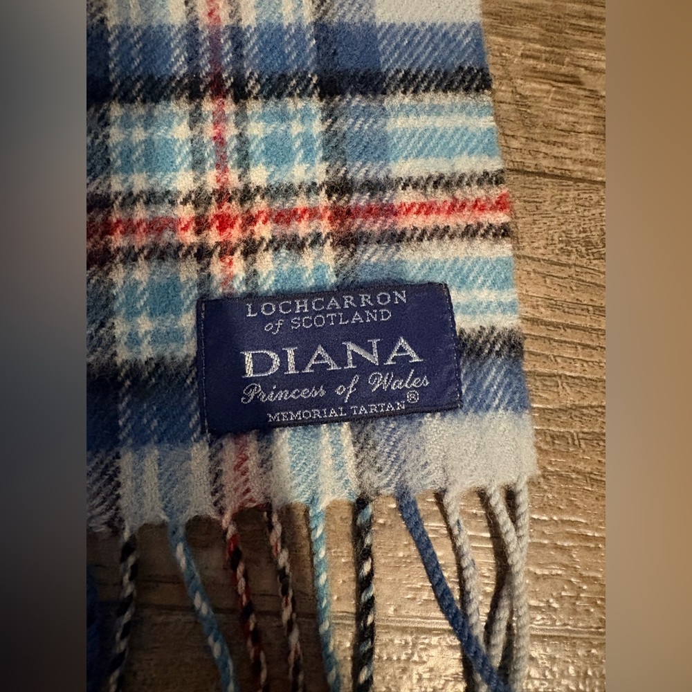 Lochcarron of Scotland Diana Princess of Wales Memorial Tartan Scarf - Picture 2 of 7